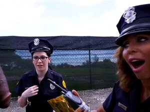 Interracial Police porn videos at Xecce.com