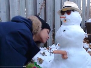 Snowman gets his cock sucked