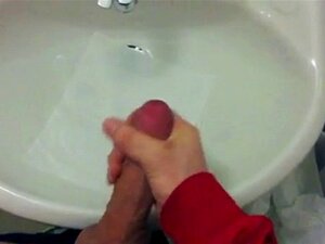 高质量的男厕所自慰色情&性爱视频在观看色情