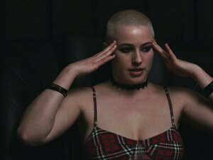الابن يستغل الام و حاجتها للمال ليغويها بالنيك 5 2 – سكس محارم
