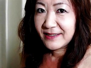 Japanese Granny Shows Tits And Pussy Porn