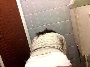 Spy Toilet porno y videos de sexo en alta calidad en ElMundoPorno.com