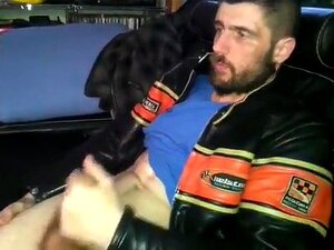 Gay Biker porno et vidéos de sexe en haute qualité sur VoilaPorno.com