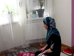 Prayer Hijab porn videos at Xecce.com