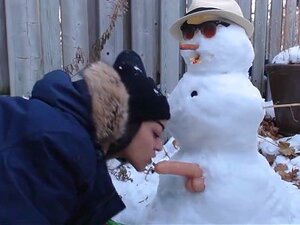 Snowman gets his cock sucked